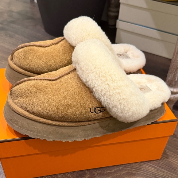 UGG Shoes - UGG CHESTNUT DISQUETTE Slippers Sz US 7